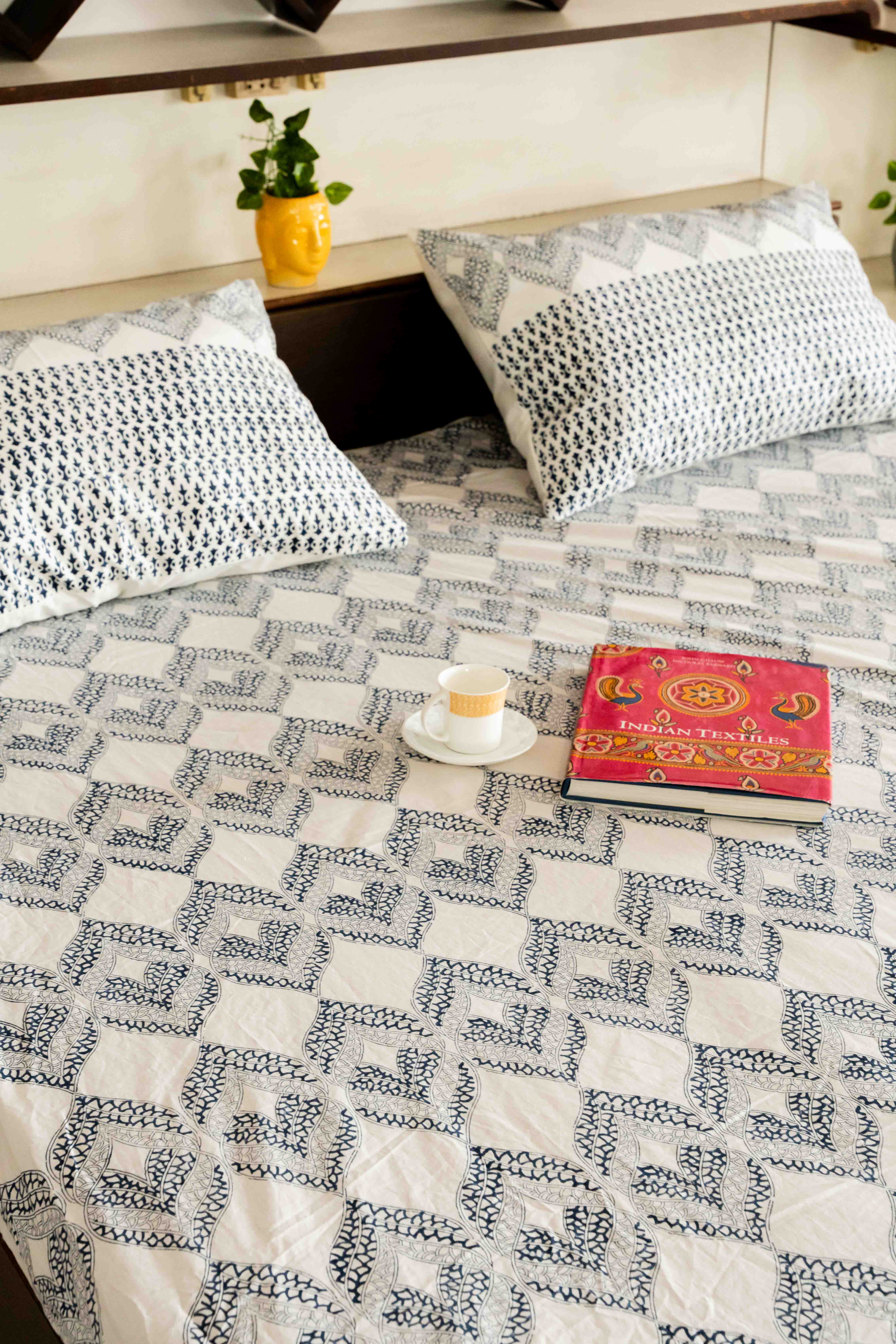 Premium Cotton Dream Line Fitted Bedsheet Set – King Size and Queen Size